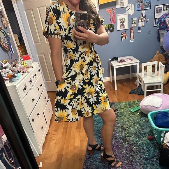 Donna Morgan Dresses & Skirts - Donna Morgan dress size 4 with tags. IT HAS POCKETS